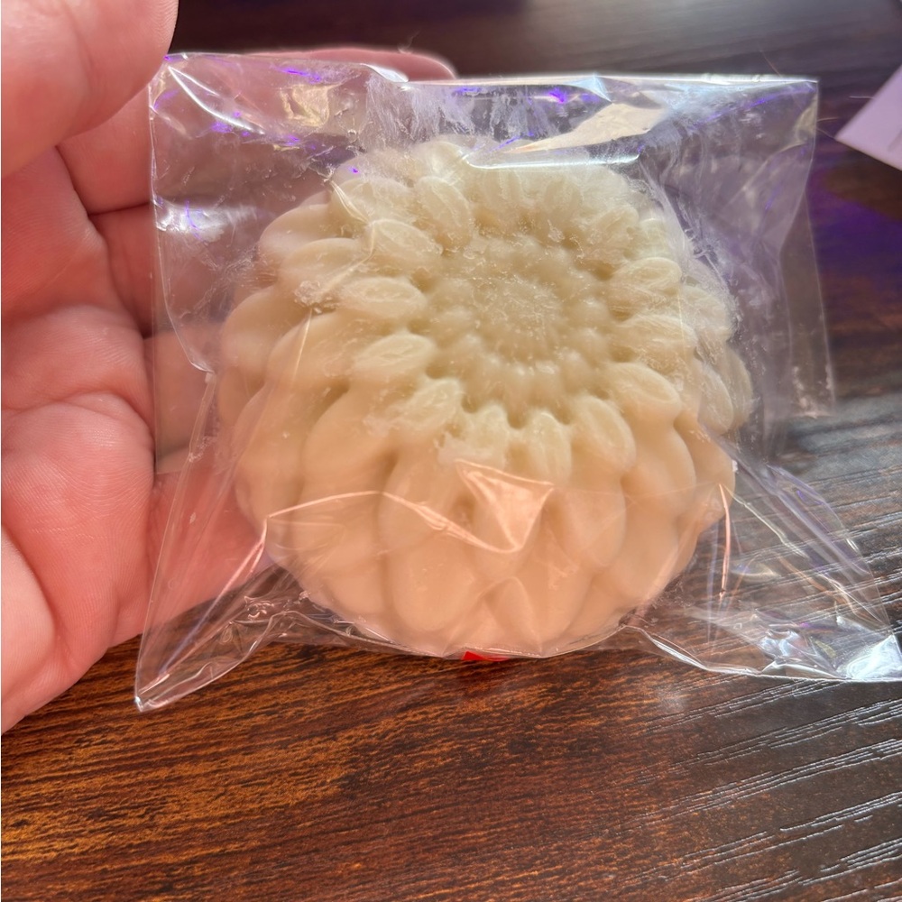 Handcrafted Floral Lotion Bar all organic - Picture 2 of 2